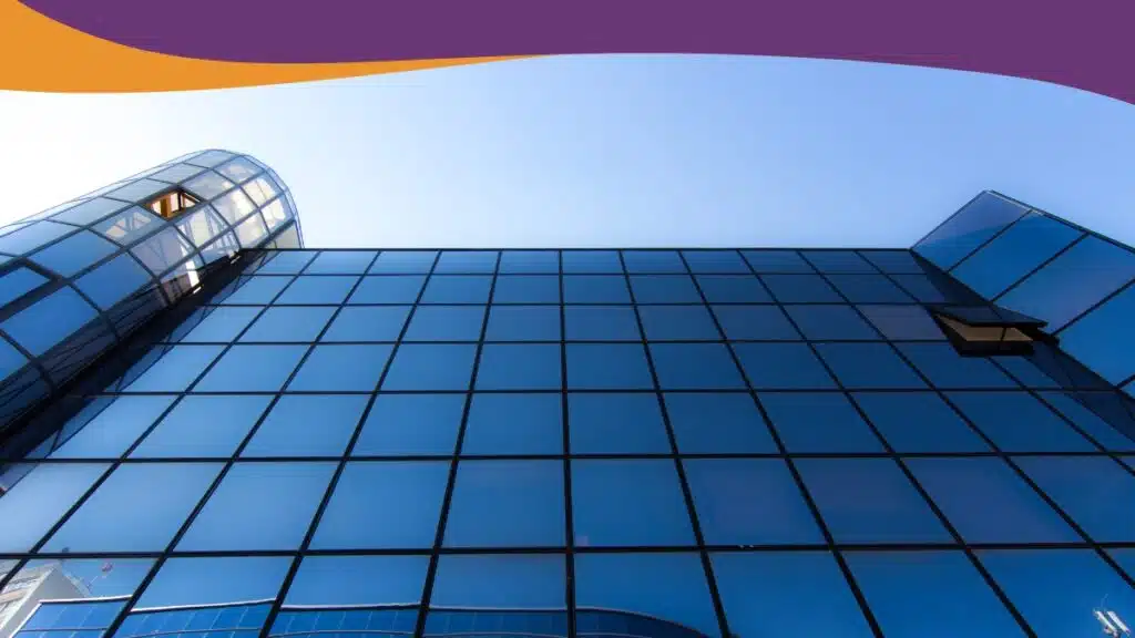 reduzierte glasfront als Symbol für klare und strukturierte Webseiten